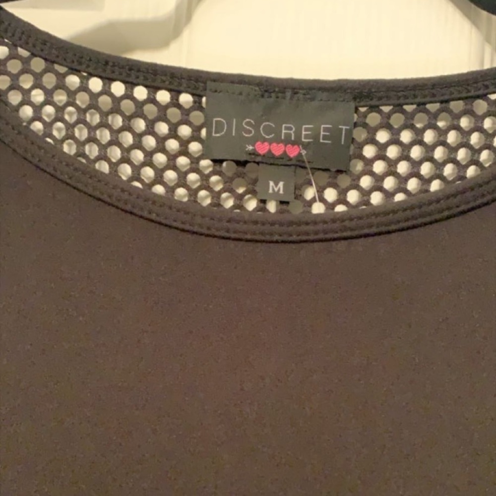 Discreet Fishnet Back Crop Top - Picture 3 of 5